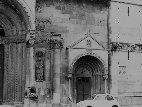 Fig. 4 : Fidenza (Italie), Portail de la cathédrale San Donnino
