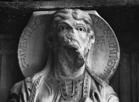 Fig. 6 - Saint-Gilles-du-Gard (Gard), abbatiale, statue de saint Jacques, fin XIIe s. Cliché : CIFM/CESCM