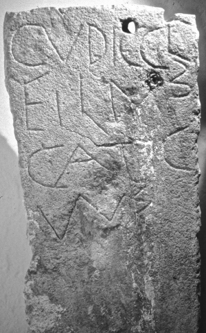 Fig. 5 : Mathry, Pembrokeshire, inscription de [Mac]cudiccl[us], fils de Caticuus